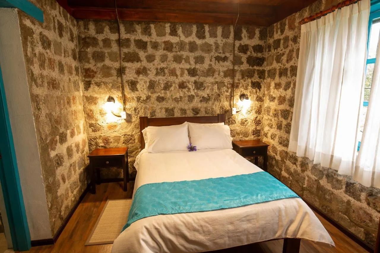 Hotel Niebli Historical Farm And Lodge At Pululahua Volcano