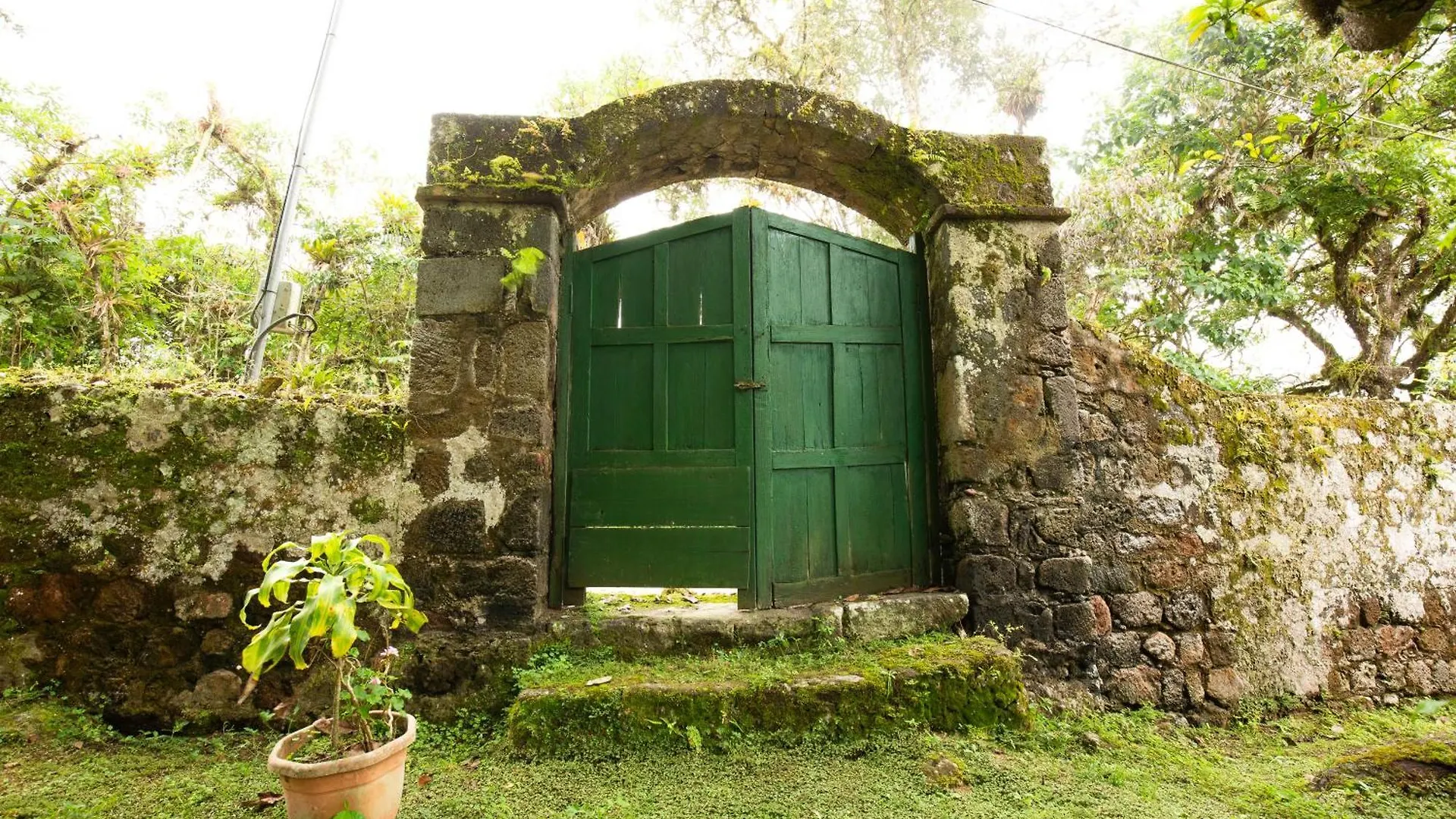 Niebli Historical Farm And Lodge At Pululahua Volcano Hotel